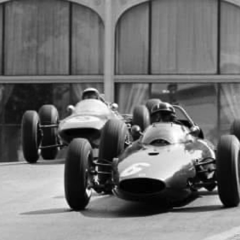 A la poursuite de Graham Hill à Monaco mais sans succès, Graham est le spécialiste de ce circuit